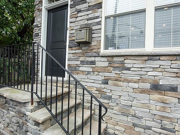 2nd image of 130 Dupont St