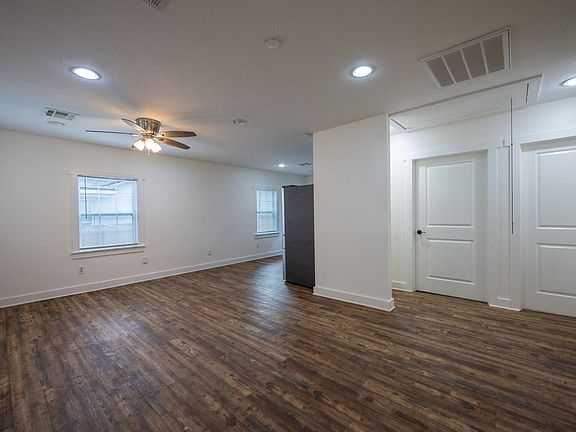 4th image of 3805 Center St