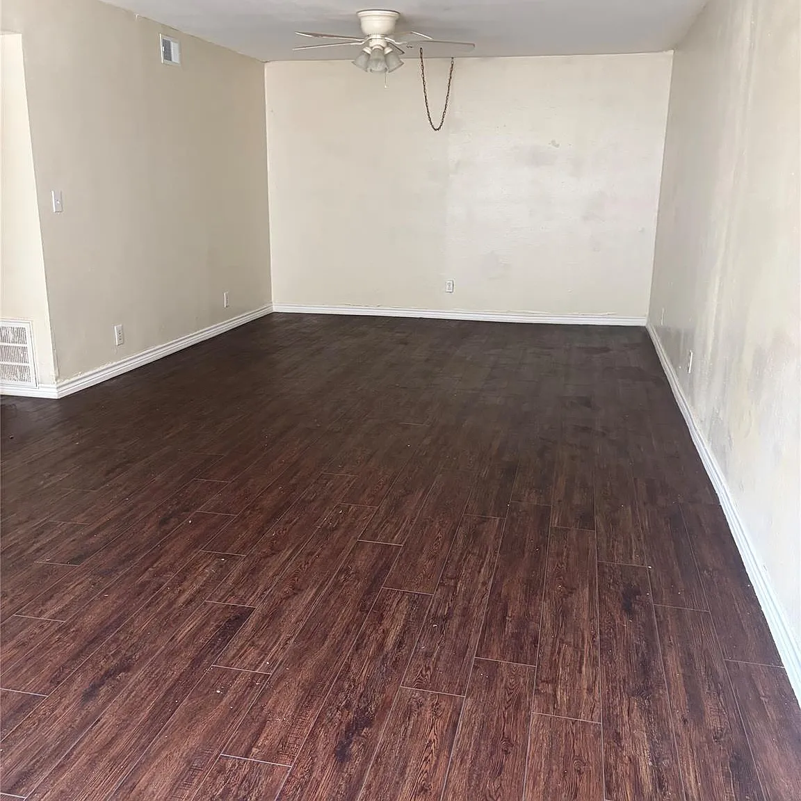 2 bed, 1.0 bath, 938 sqft, $1,350 — Photo 2