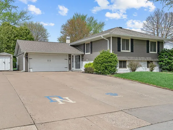 1428 W 57th St, Davenport, IA 52806