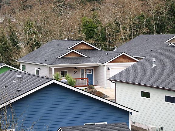 3rd image of 705 Vine Maple Ln
