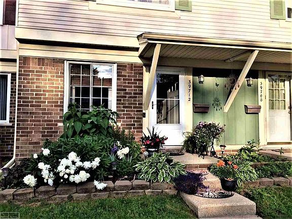2nd image of 39712 Manor Dr
