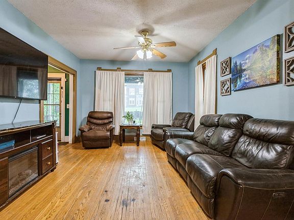 5th image of 1131 W 10th St
