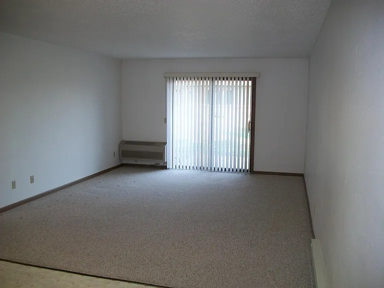 611 Airport Ave — Photo 6