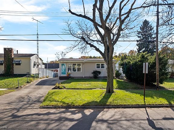 2nd image of 1160 Carnegie Ave
