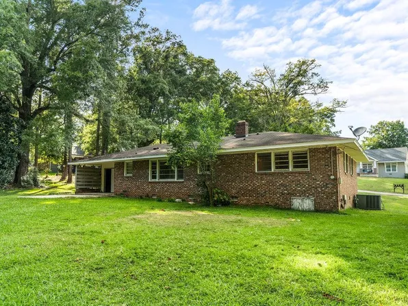 409 Daniel Ct, Greenwood, SC 29649