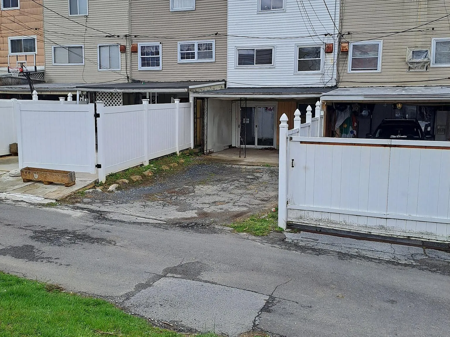 1955 S Hall St — Photo 2