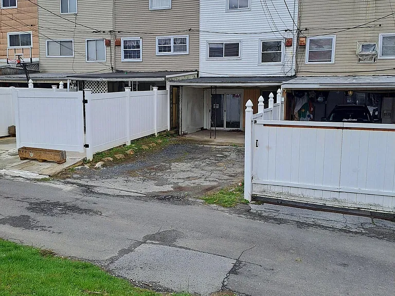 1955 S Hall St — Photo 2
