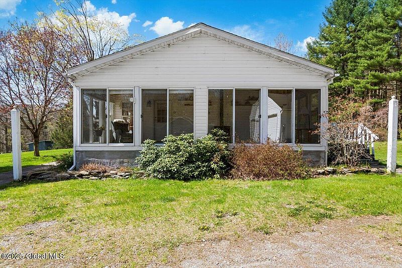 3rd image of 741 Ashgrove Road