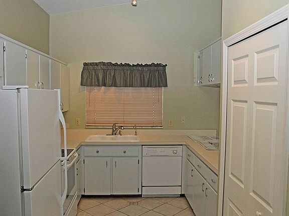 3rd image of 340 Copperstone Cir
