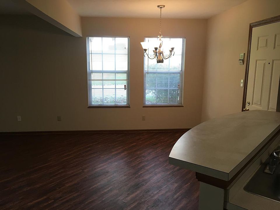 2nd image of 7461 Huntington Dr