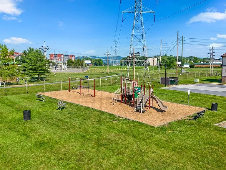 701 Heather Ridge Dr #J — Photo 27