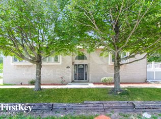 100 S Dilger Ave, Waukegan, IL 60085