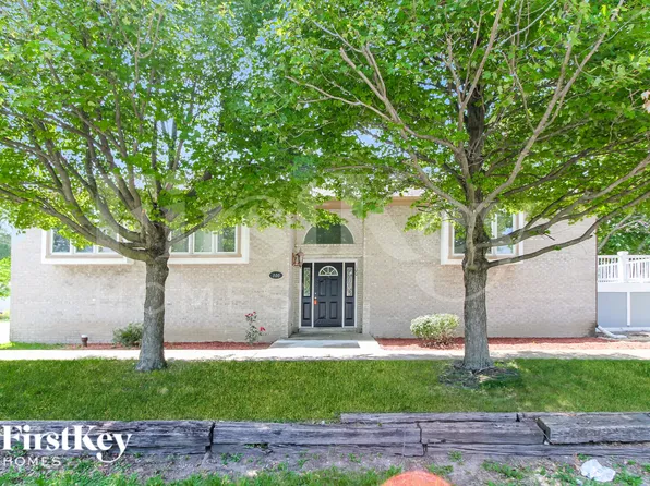 100 S Dilger Ave, Waukegan, IL 60085