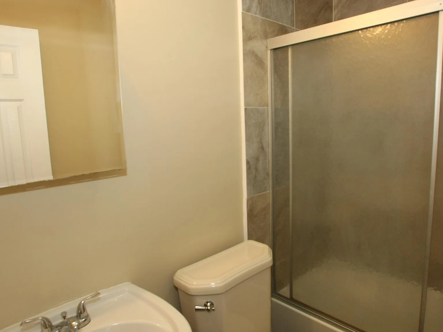 2 bed, 875 sqft, $1,045 — Photo 2
