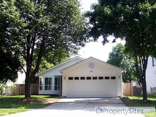 571 Topeka Ct photo 1