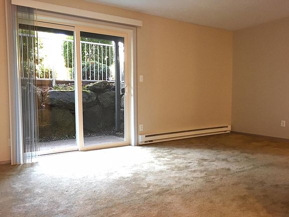 4th image of 11540 Pinehurst Way NE APT 104
