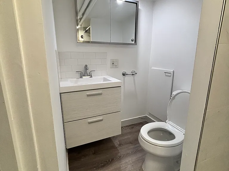 15 Ridgehurst Rd #BASEMENT — Photo 10