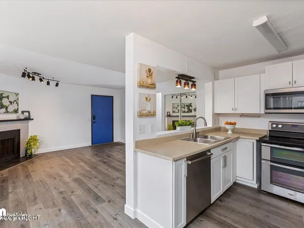221 McCarrey St #11-2B, Anchorage, AK 99508