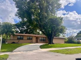 10110 Pan American Dr, Miami, FL
