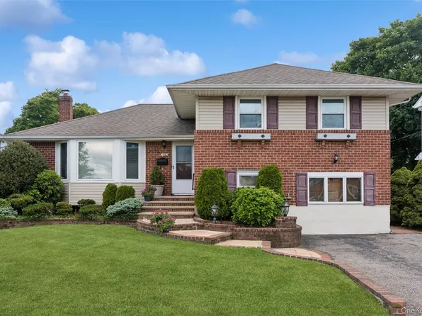 3962 Hahn Avenue, Bethpage, NY 11714