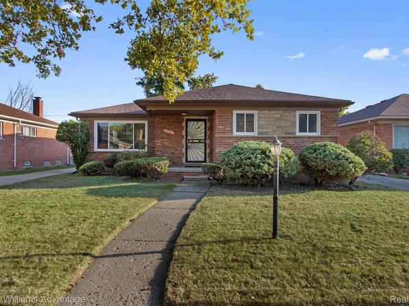 15421 Park St, Oak Park, MI 48237