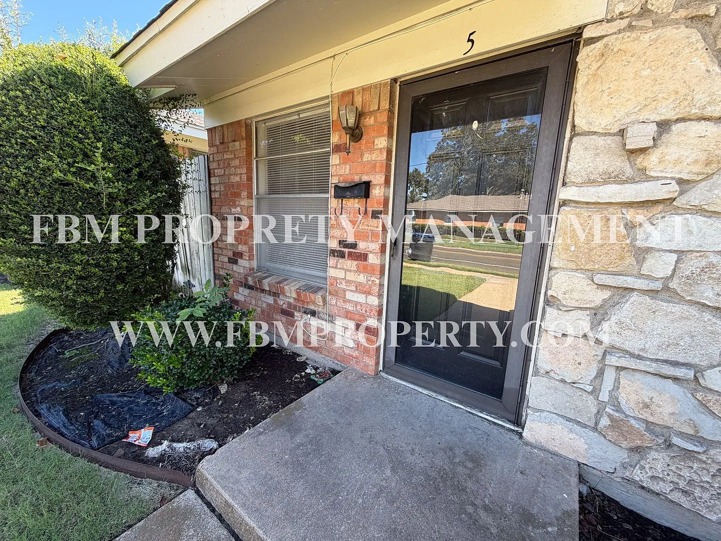 2 bed, 1.0 bath, 700 sqft, $1,195 — Photo 1