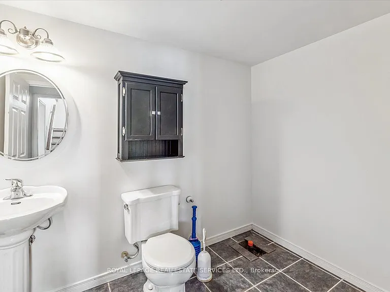 82 Whitlaw Way — Photo 31