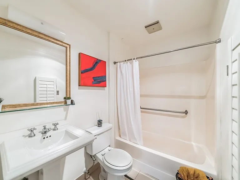 Park Glenview Apartments- Boutique Senior Living — Photo 31