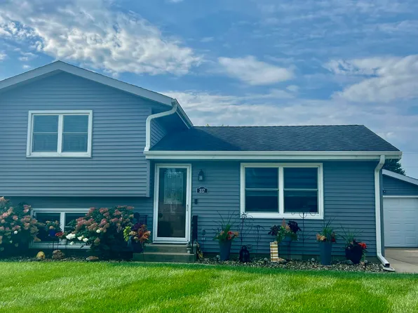 317 Lincoln St, New Hampton, IA 50659