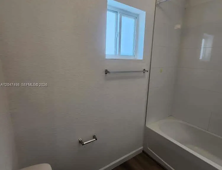 210 SW 3rd Ct — Photo 15