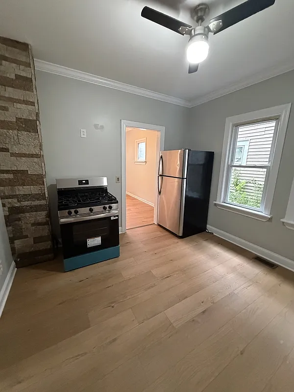 4 bed, 1.0 bath, 1320 sqft, $1,400 — Photo 4