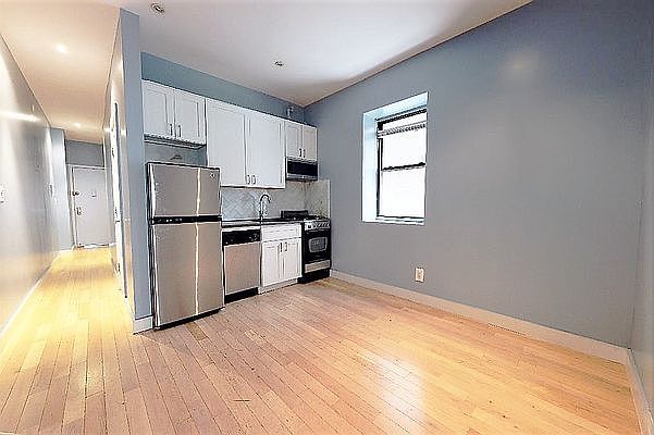 2nd image of 554 W 184th St #1E3