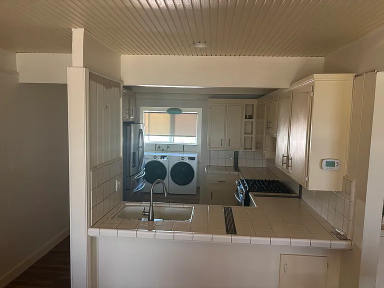 Washingtonia Dr — Photo 11