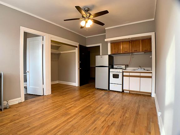 3rd image of 916 W Diversey Pkwy APT 207