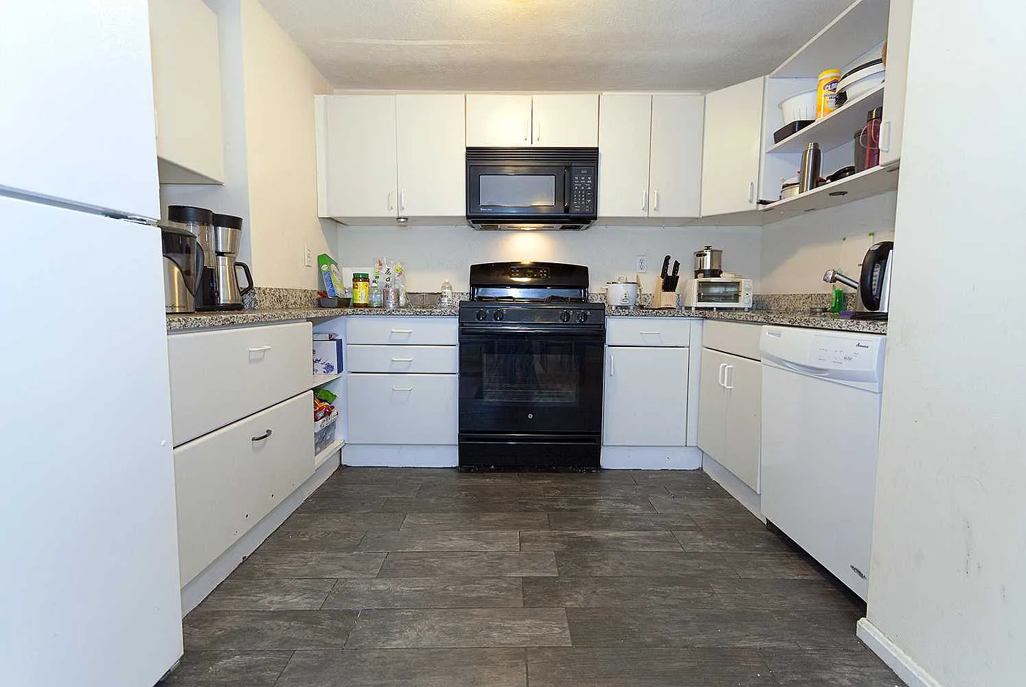 5 bed, $4,550 — Photo 1