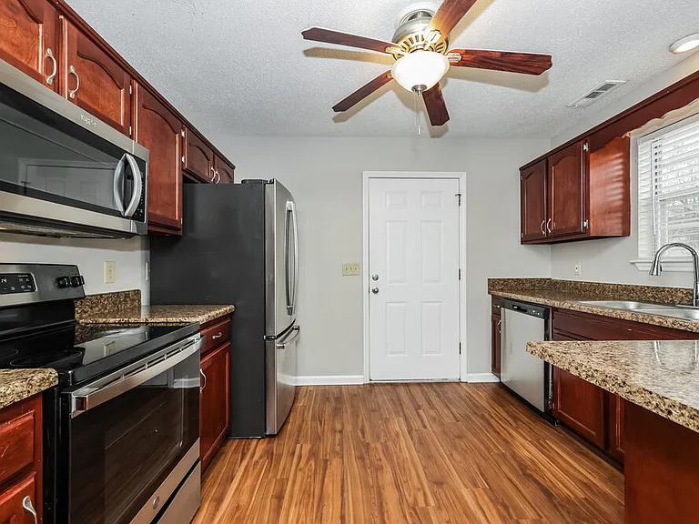 805 Forest Ridge Dr — Photo 8