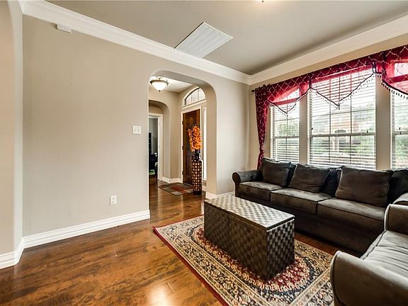 4th image of 772 Mineral Point Dr
