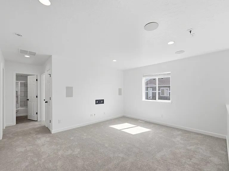 250 N 1630 W — Photo 10