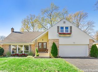 880 Huckleberry Ln, Northbrook, IL