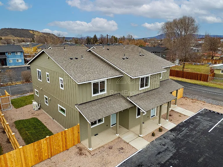 663 SE Dunham St #2 — Photo 15