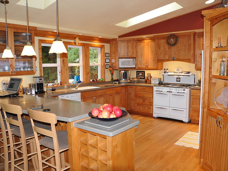 1st image of 22101 SE 32nd St