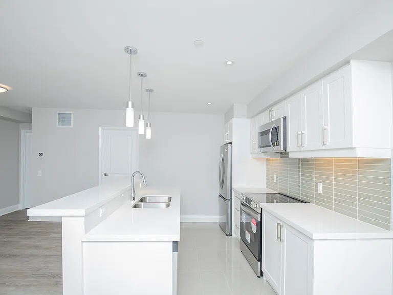 806 Kennedy Rd — Photo 18