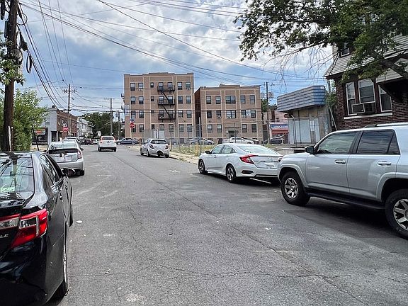 4th image of 224 Munn Ave