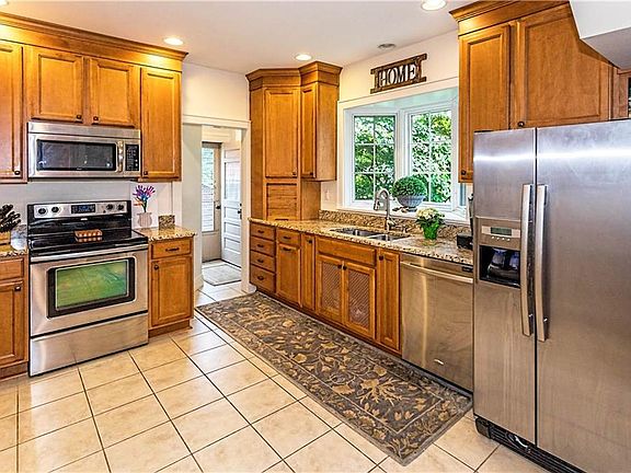 5th image of 340 Shenley Dr