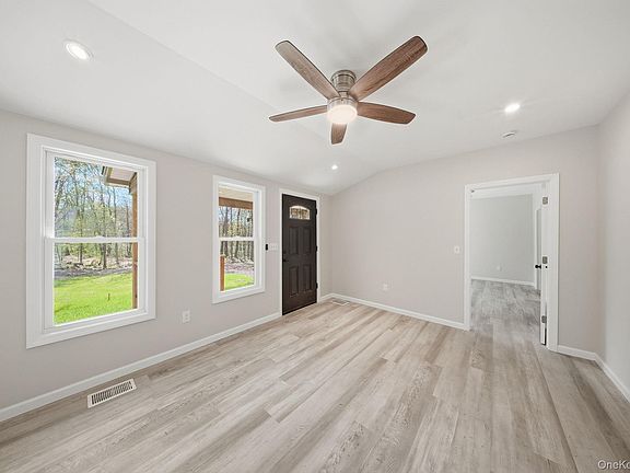 3rd image of 24 Farmingdale Lane