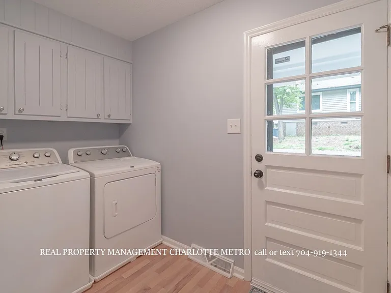 1059 Woodlake Ln — Photo 25