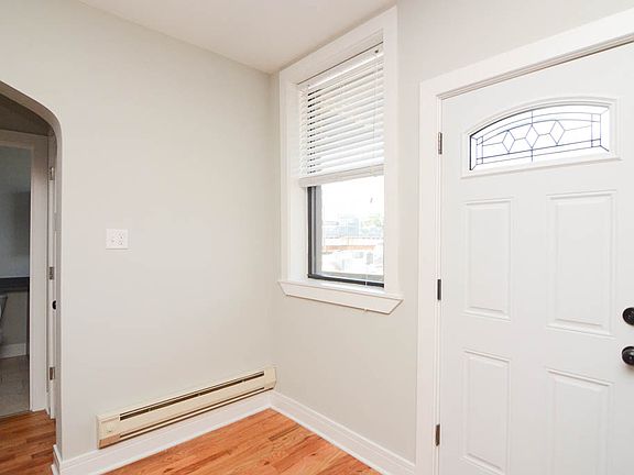 5th image of 4409 N Wolcott Ave APT 2A