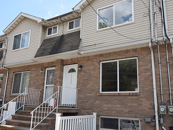 2nd image of 3908 Victory Blvd