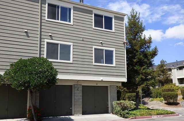 1st image of 32 Castlecrest Dr